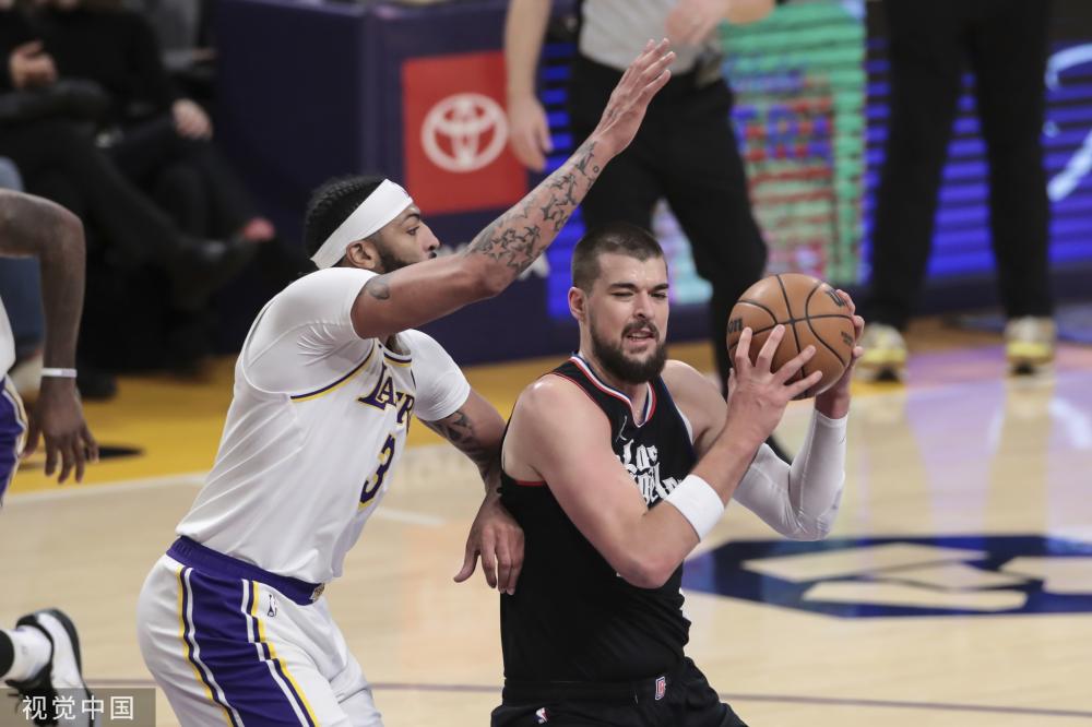 更离不开他 更离不开他