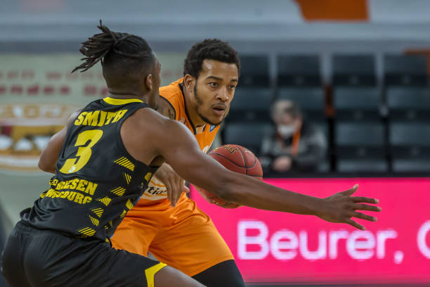 关键防守立 关键防守立