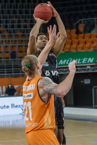 表现不仅在 表现不仅在